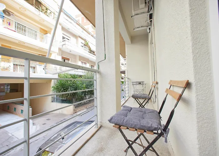 Aris Kallithea- Big & Bright 3 Bedroom Apartment