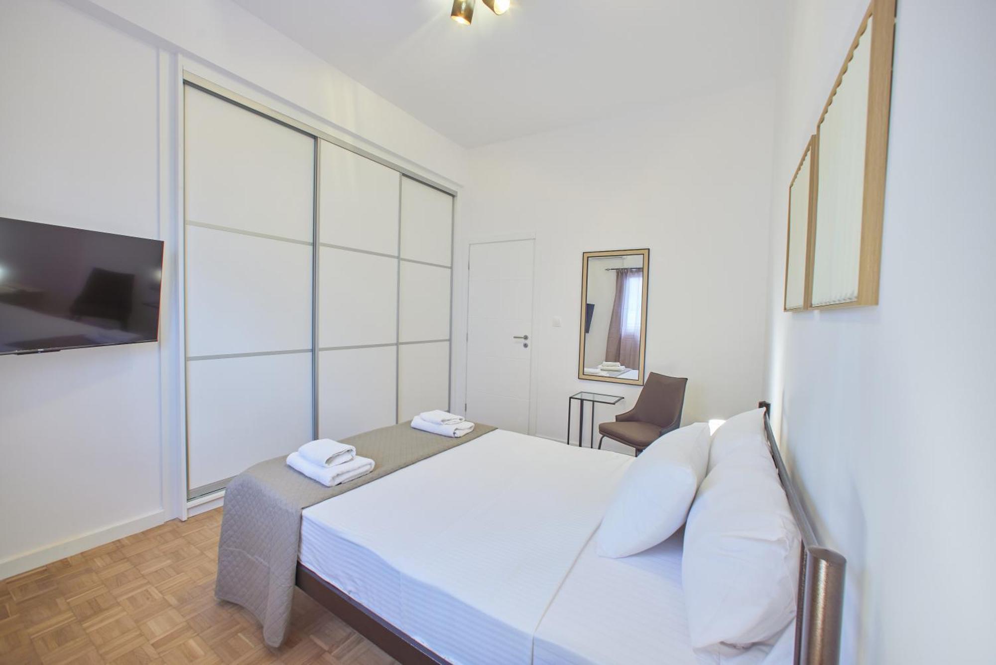 Aris Kallithea- Big & Bright 3 Bedroom *